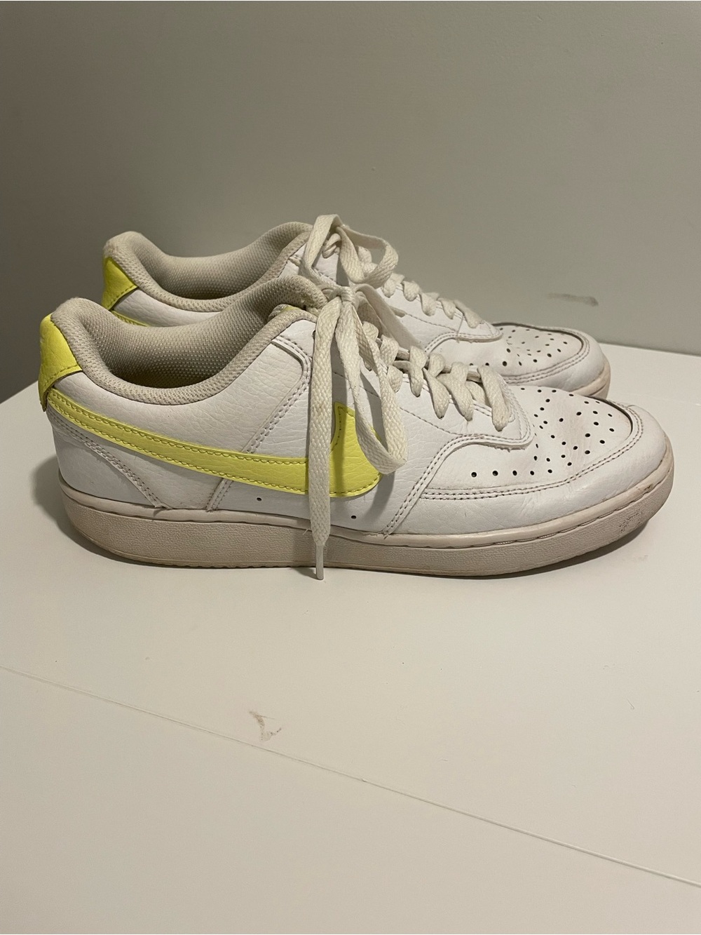 Nike Brand Women's Size 8 Court Vision Low White Light Zitron Yellow Sneakers